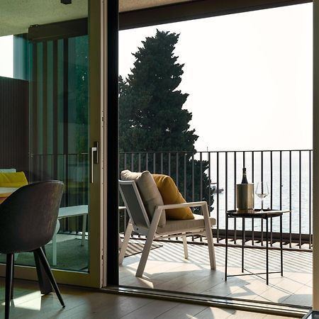 Salvatorehomes - Luxurious Dreamview Waterfront Apartment In Torri Del Benaco With Pool - Casa Azura - A 5 Star Luxury Collection At Lake Garda Exteriör bild