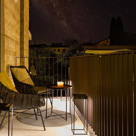 Salvatorehomes - Luxurious Dreamview Waterfront Apartment In Torri Del Benaco With Pool - Casa Azura - A 5 Star Luxury Collection At Lake Garda Exteriör bild