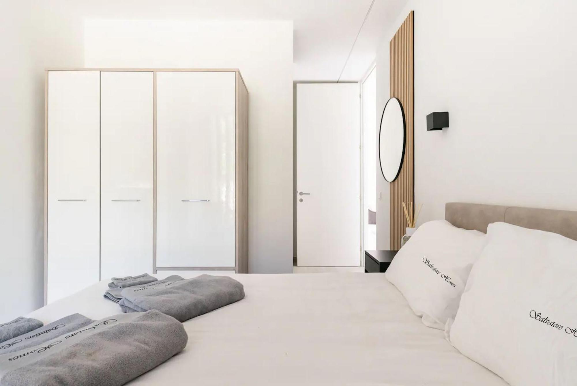 Salvatorehomes - Luxurious Dreamview Waterfront Apartment In Torri Del Benaco With Pool - Casa Azura - A 5 Star Luxury Collection At Lake Garda Exteriör bild