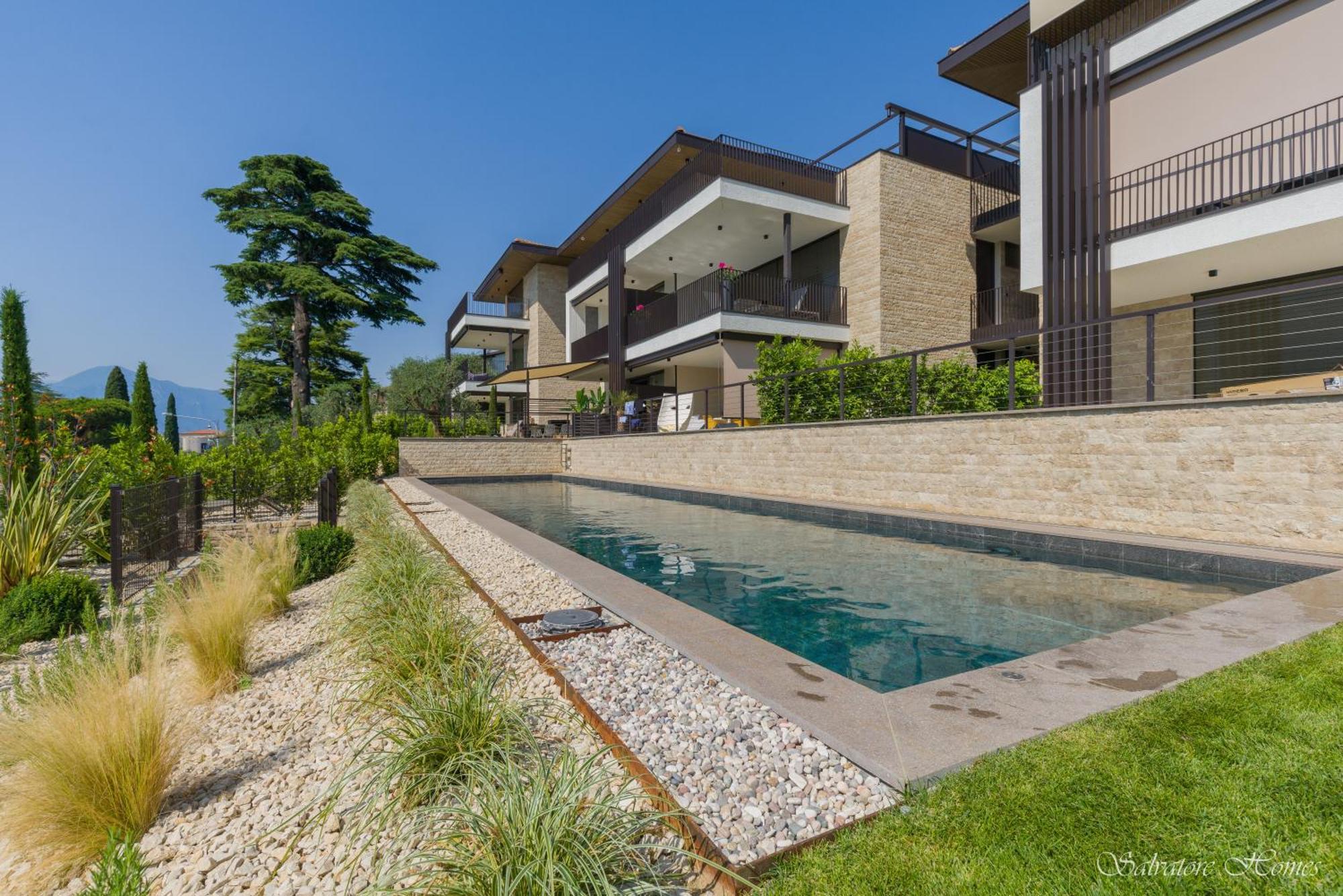 Salvatorehomes - Luxurious Dreamview Waterfront Apartment In Torri Del Benaco With Pool - Casa Azura - A 5 Star Luxury Collection At Lake Garda Exteriör bild