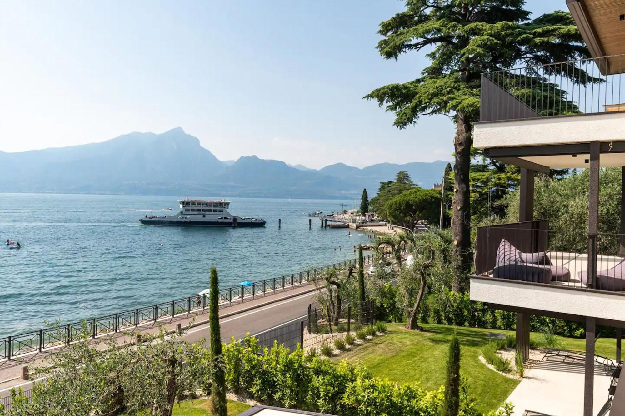 Salvatorehomes - Luxurious Dreamview Waterfront Apartment In Torri Del Benaco With Pool - Casa Azura - A 5 Star Luxury Collection At Lake Garda Exteriör bild
