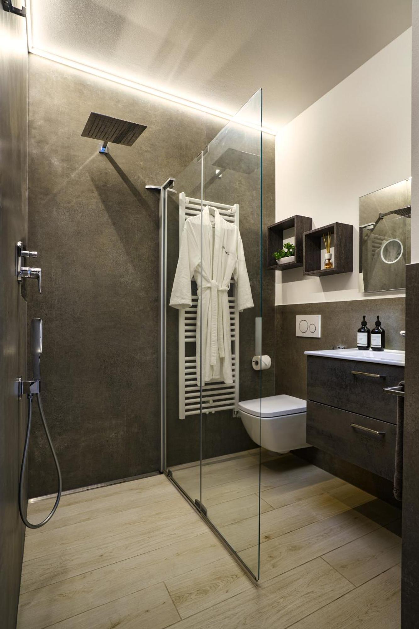 Salvatorehomes - Luxurious Dreamview Waterfront Apartment In Torri Del Benaco With Pool - Casa Azura - A 5 Star Luxury Collection At Lake Garda Exteriör bild