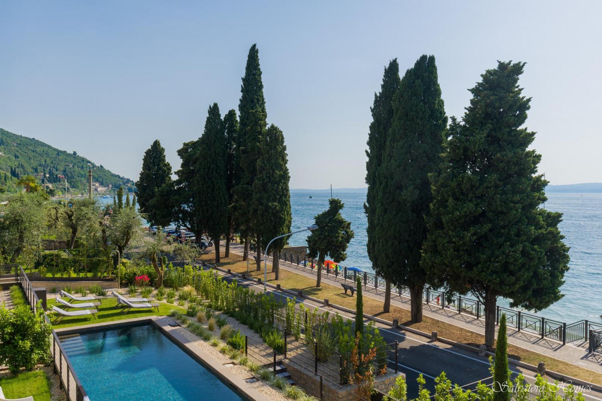 Salvatorehomes - Luxurious Dreamview Waterfront Apartment In Torri Del Benaco With Pool - Casa Azura - A 5 Star Luxury Collection At Lake Garda Exteriör bild
