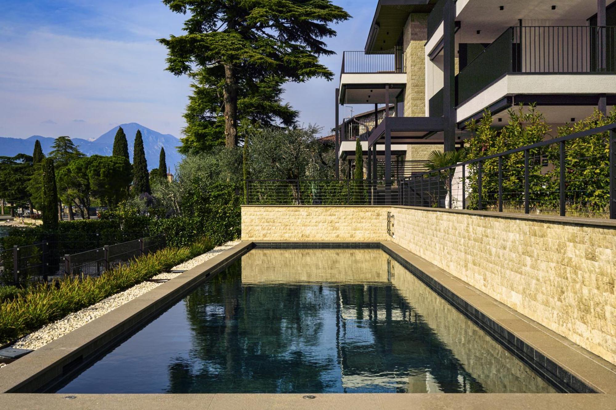 Salvatorehomes - Luxurious Dreamview Waterfront Apartment In Torri Del Benaco With Pool - Casa Azura - A 5 Star Luxury Collection At Lake Garda Exteriör bild