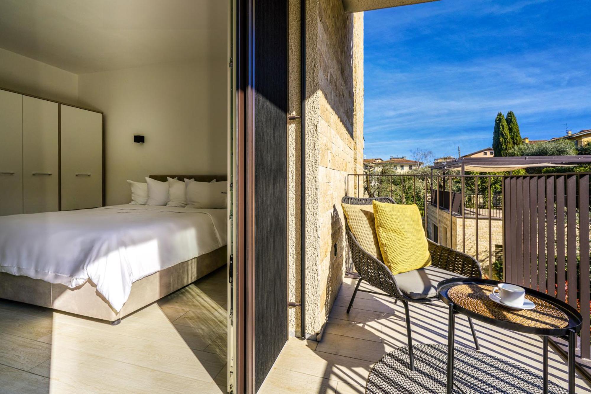 Salvatorehomes - Luxurious Dreamview Waterfront Apartment In Torri Del Benaco With Pool - Casa Azura - A 5 Star Luxury Collection At Lake Garda Exteriör bild