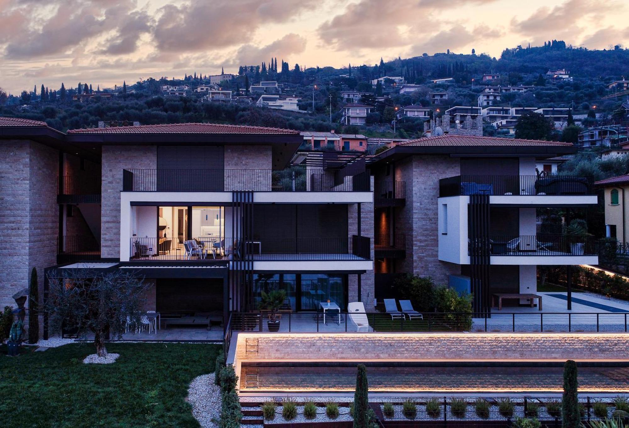 Salvatorehomes - Luxurious Dreamview Waterfront Apartment In Torri Del Benaco With Pool - Casa Azura - A 5 Star Luxury Collection At Lake Garda Exteriör bild